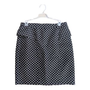 Chic Black and White Geometric Pencil Skirt